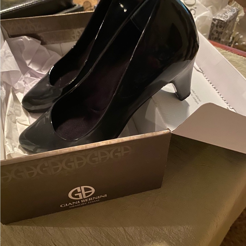 Black Patent Memory Foam Pump Heels 2”
Like New- Giani Bernini in Box size 8.5